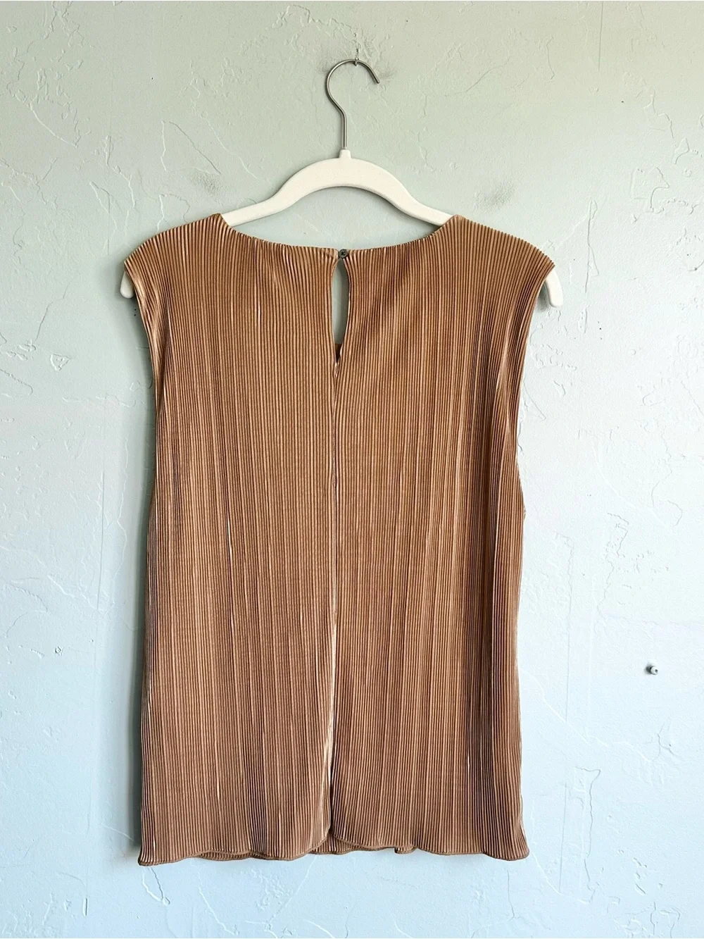 J. Crew Women’s Luxe Pleated Sleeveless Plisse Shell Top Bronze Tan Medium EUC